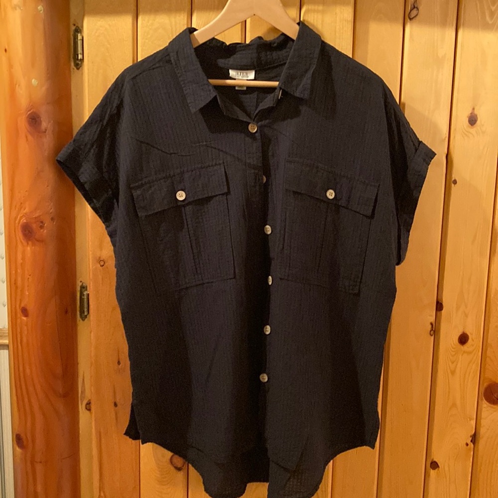 Black short-sleeve button-up shirt from Ana. Size XL